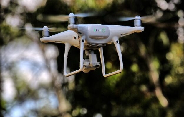 drone-2120536_640-640×410